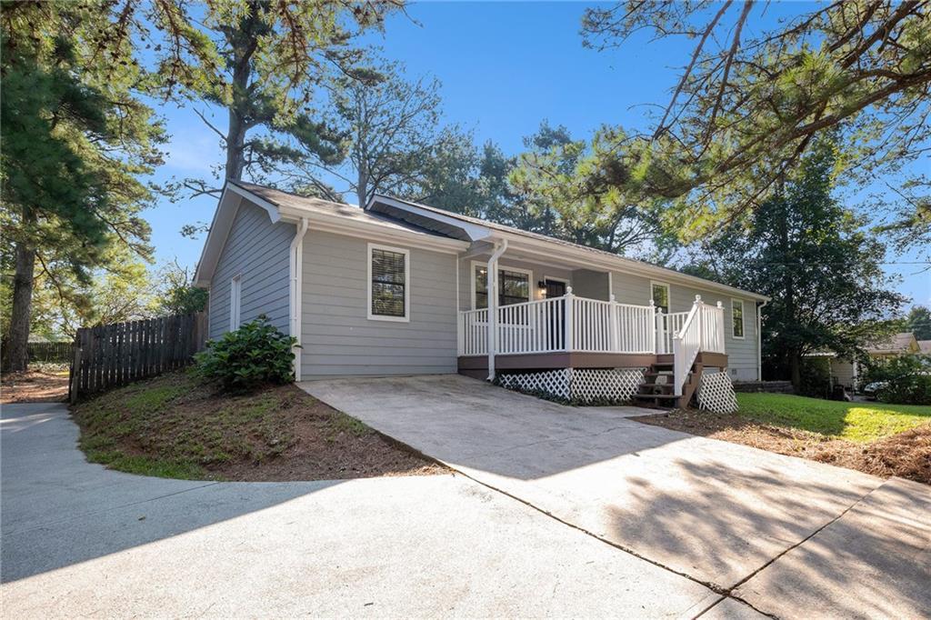982 Waverly Dr., Lawrenceville, GA 30046