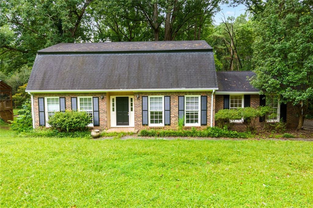 2067 SW Crescent Dr., Snellville, GA 30078