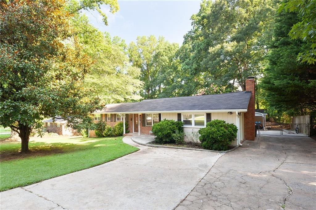 6119 Lullwater Dr., Douglasville, GA 30135
