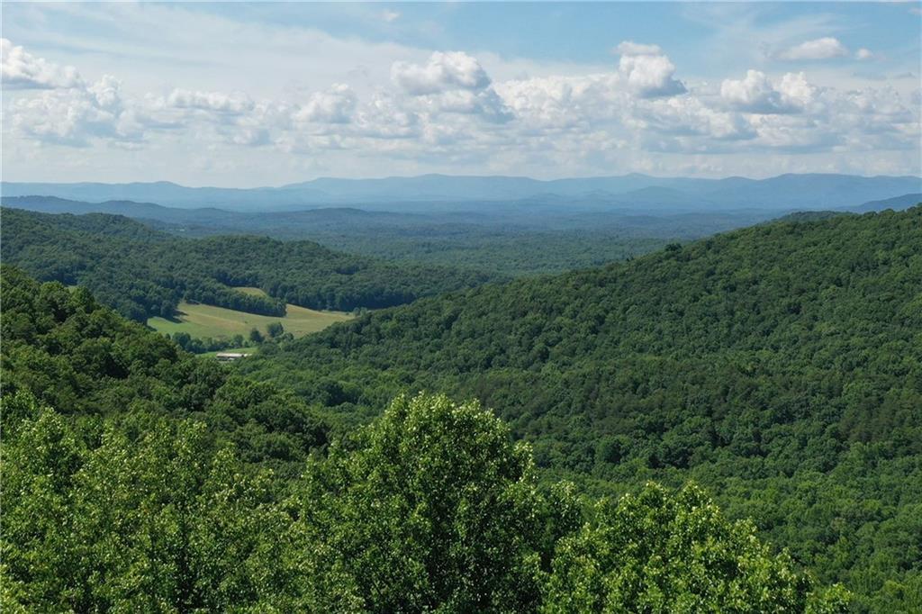 270r Stone Cliff Dr., Ellijay, GA 30536