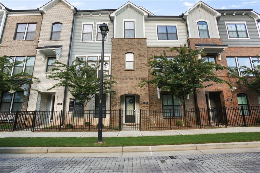 810 Kenway Ave., Roswell, GA 30076