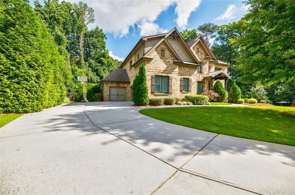 1822 Berkeley Oaks Ln., Atlanta, GA 30329
