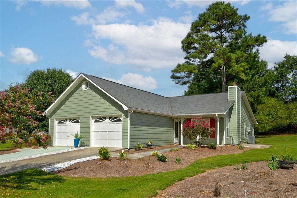 240 Monmouth Dr., Fayetteville, GA 30214