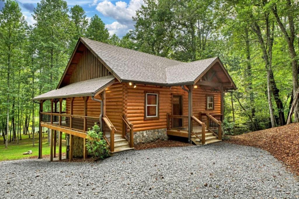 125 Blackberry Dr., Mineral Bluff, GA 30559