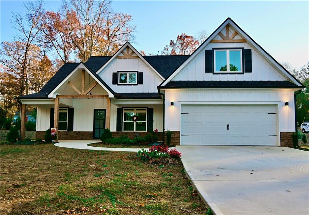130 E Crestwood Rd., Tyrone, GA 30290