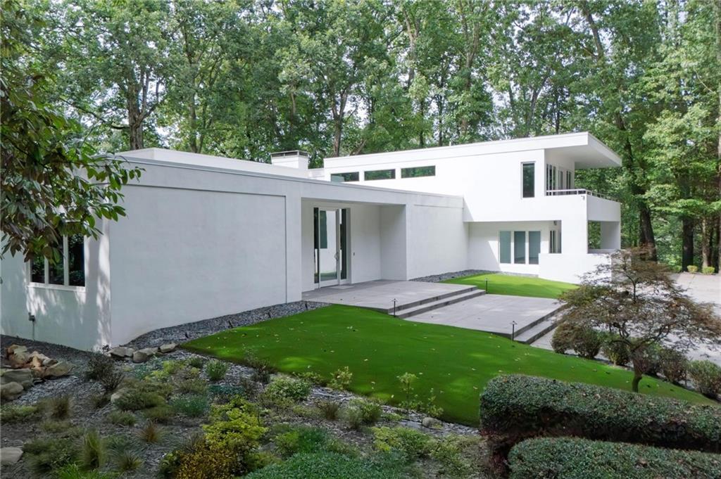 3670 Ridgewood Rd., Atlanta, GA 30327