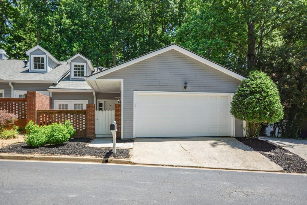 2992 Crosswycke Forest Dr., Brookhaven, GA 30319