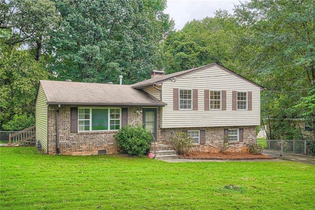 6268 Crestview Ln., Forest Park, GA 30297