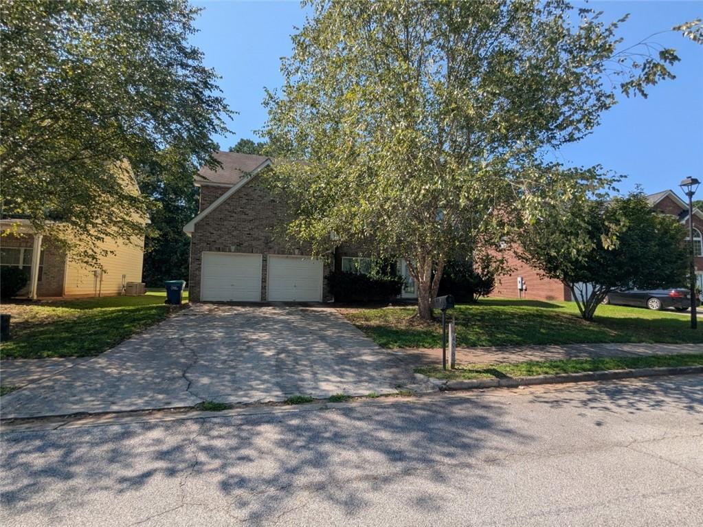 4965 Locherby Dr., Fairburn, GA 30213
