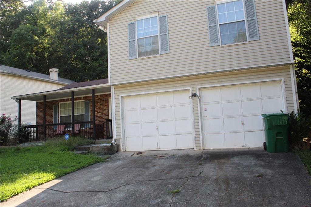 829 Carlingford Pl., Lithonia, GA 30058