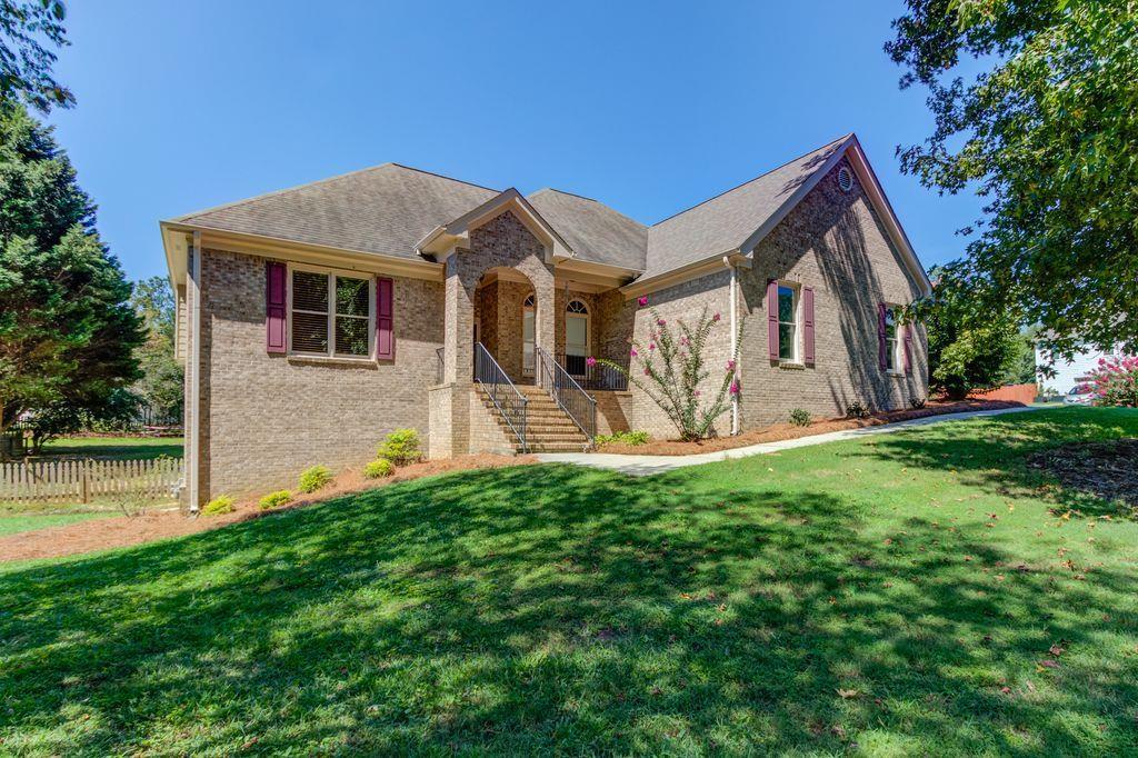 550 Nellie Ln., Loganville, GA 30052