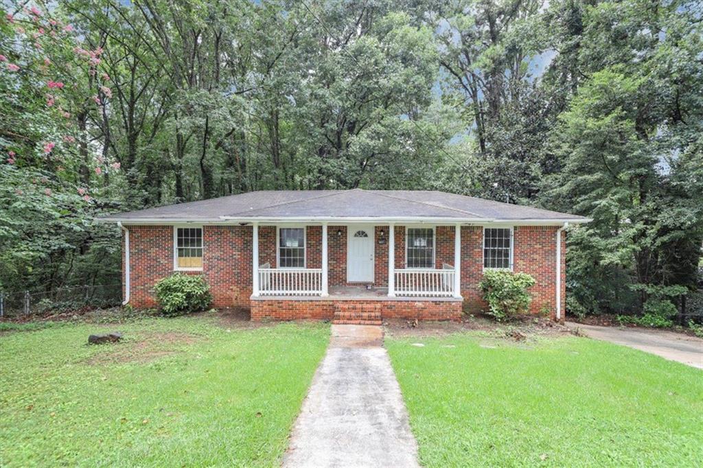 867 Lynwood Ct., Forest Park, GA 30297