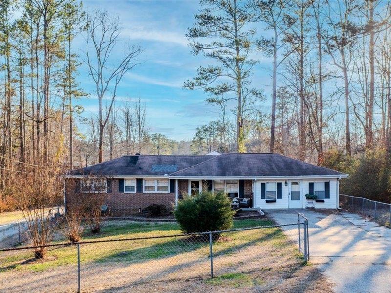 219 Briarwood Dr., Dallas, GA 30132