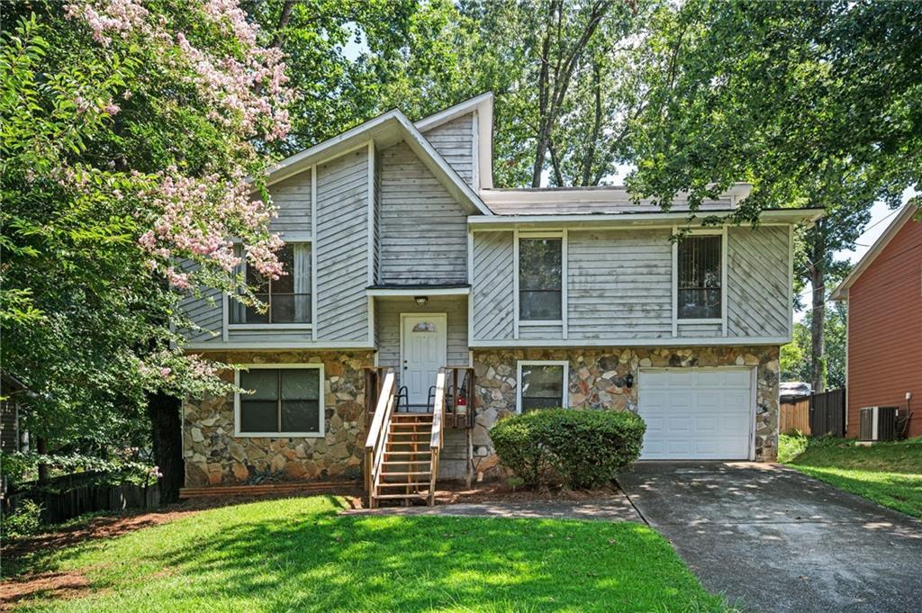 1069 Glasgow Dr., Lilburn, GA 30047