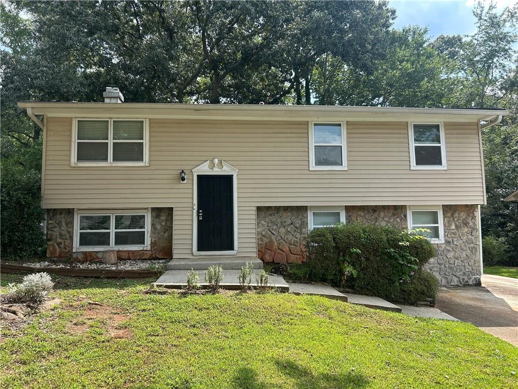 1214 Mannbrook Dr., Stone Mountain, GA 30083
