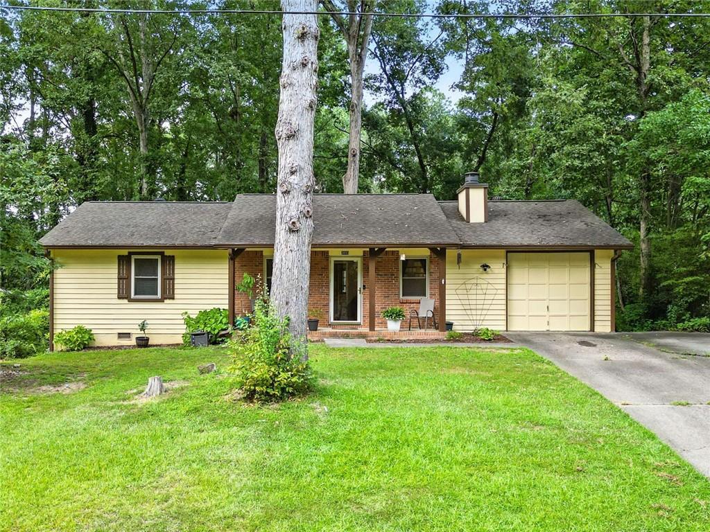 3893 Tanglewood Rd., Snellville, GA 30039