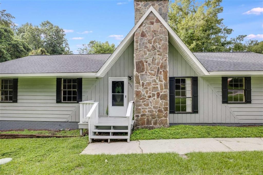 6201 Hillpine Dr., Douglasville, GA 30135