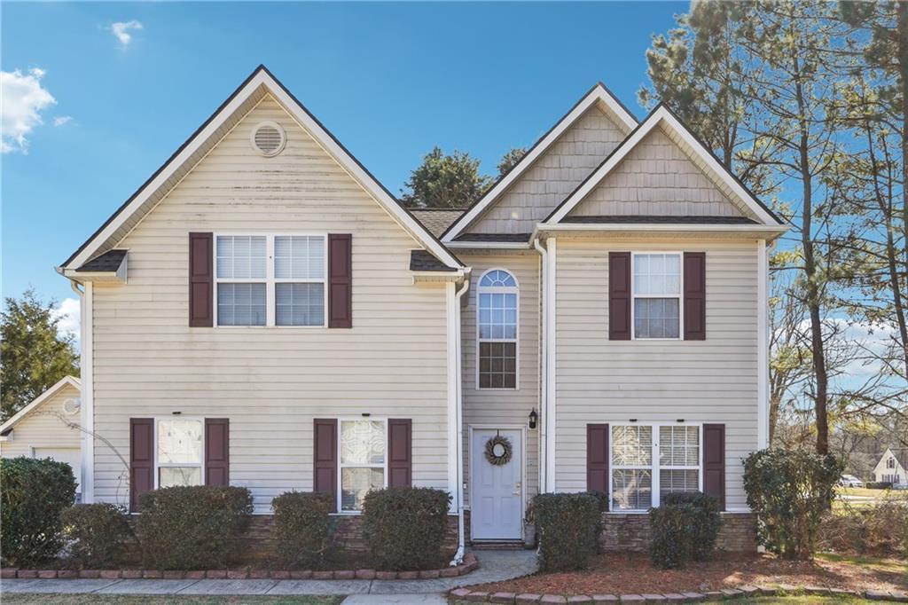 370 Shadowbrooke Dr., Loganville, GA 30052