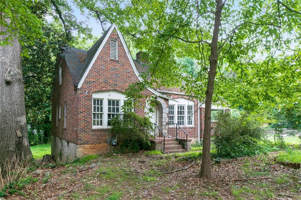 1699 Emerald Ave., Atlanta, GA 30310