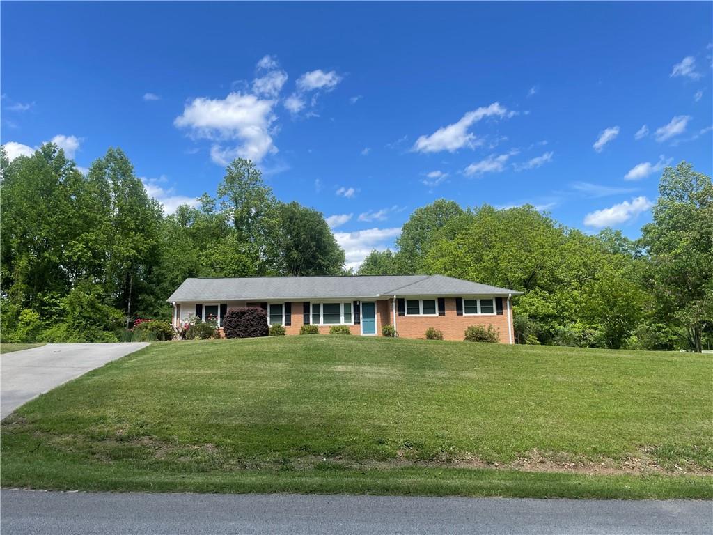 215 Old Mize Rd., Toccoa, GA 30577