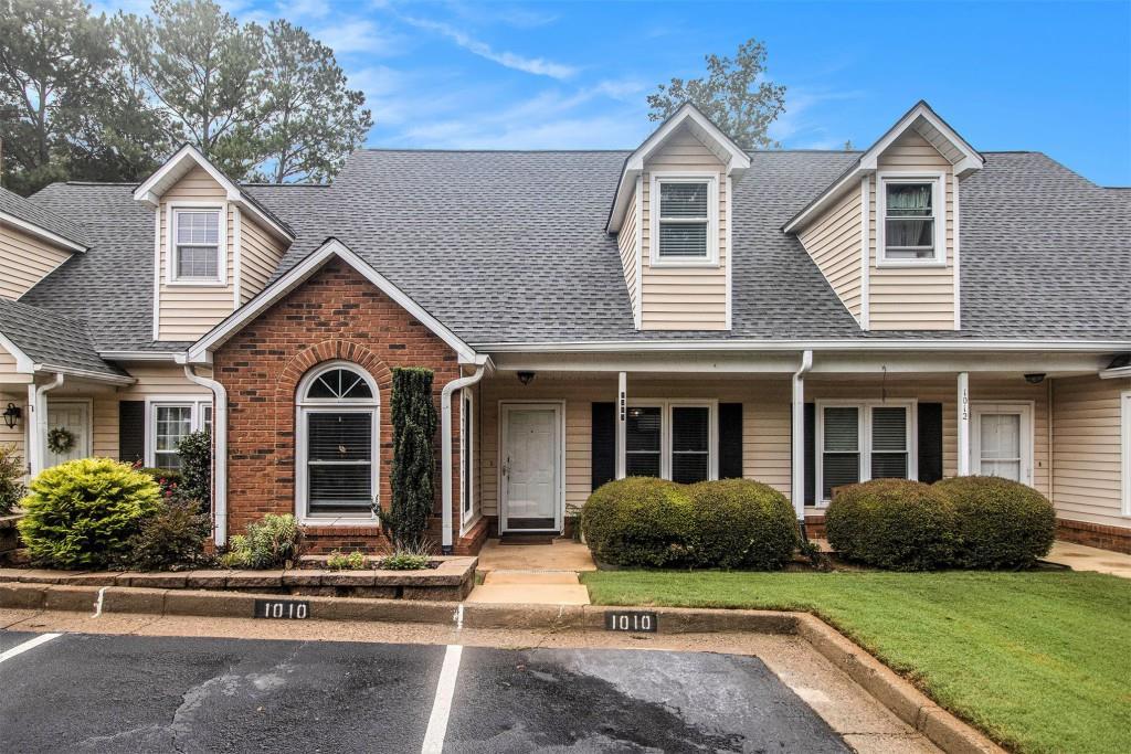 1010 Sasha Ln., Roswell, GA 30075