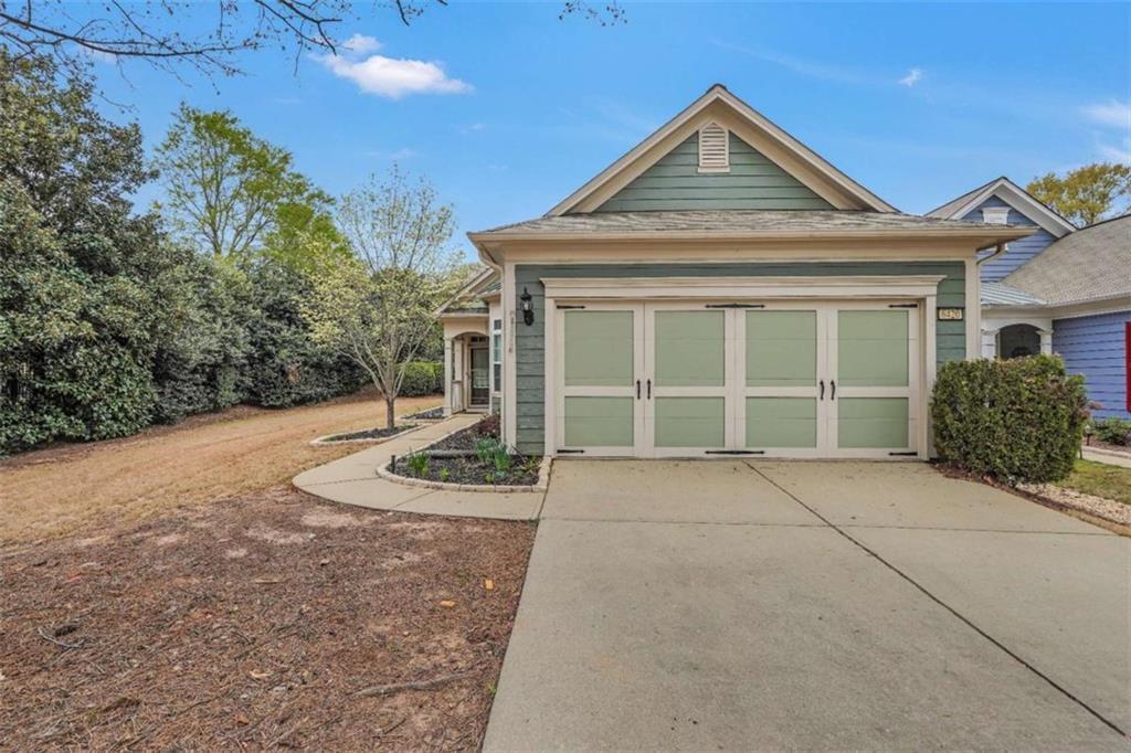 6420 Rockpoint Ln., Hoschton, GA 30548
