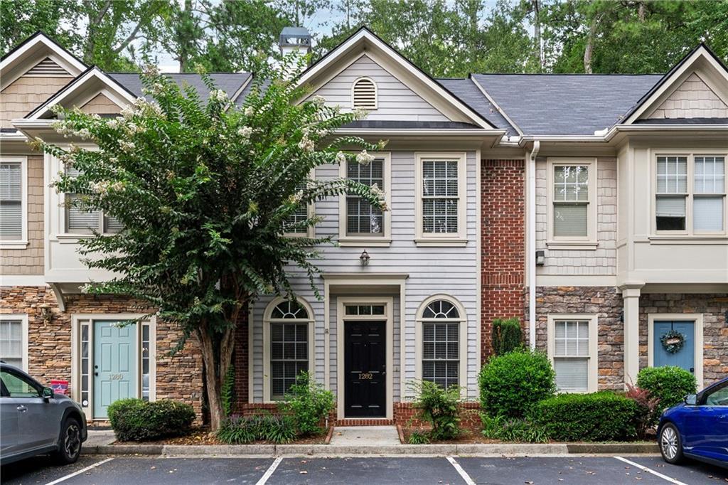 1282 Harris Commons Pl., Roswell, GA 30076