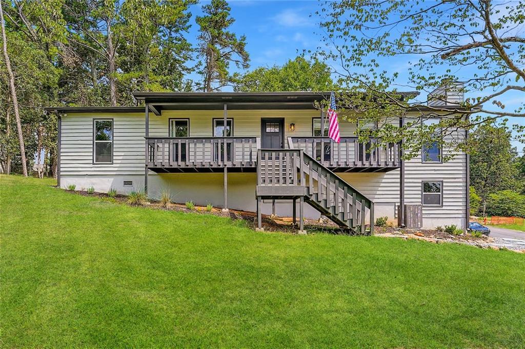 127 Riverlake Dr., Woodstock, GA 30188