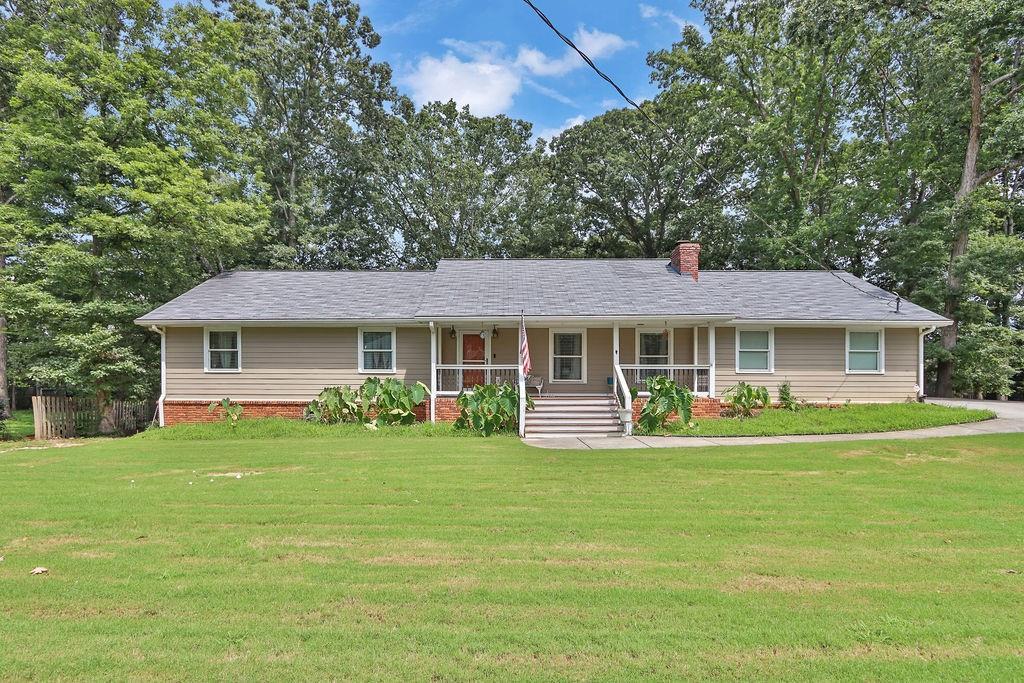 1952 Colony Oaks Dr., Snellville, GA 30078