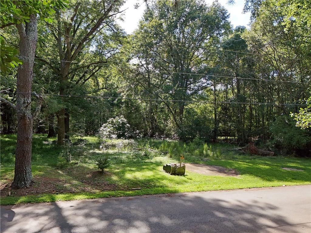 1141 Armour Cir., Greensboro, GA 30642