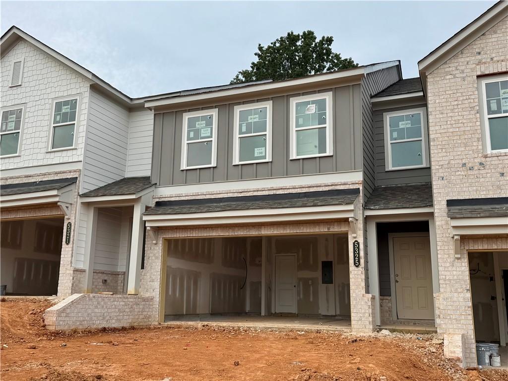 5325 Frontier Ct., Flowery Branch, GA 30542