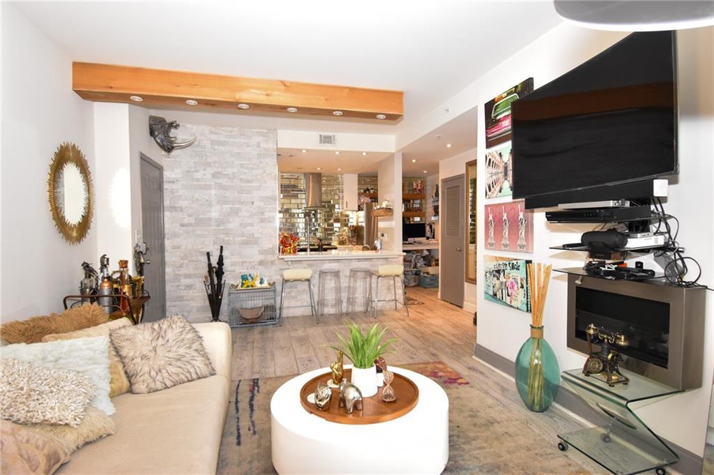 1074 Peachtree Walk #B423, Atlanta, GA 30309