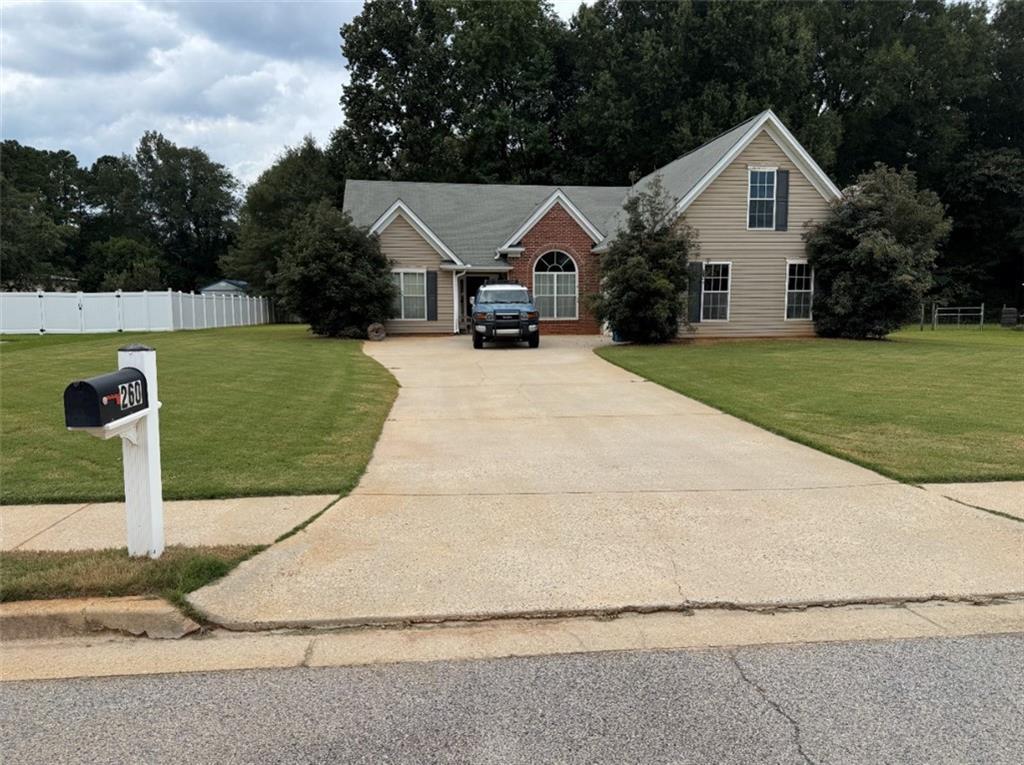 260 Sandstone Dr., Hampton, GA 30228