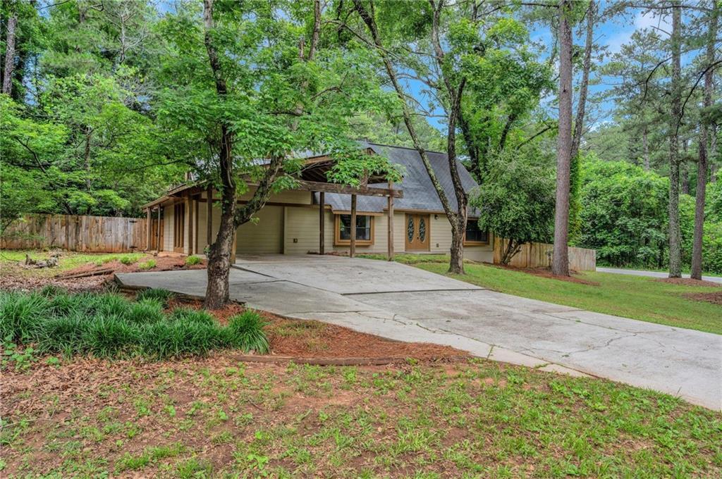 112 Valley Rd., Stockbridge, GA 30281