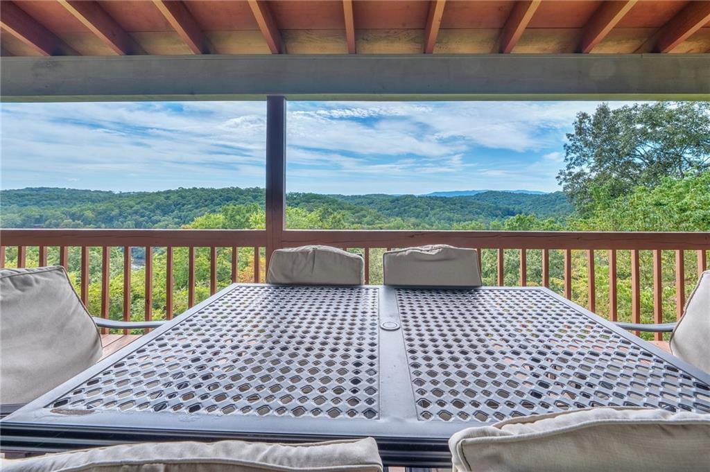 281 Rocky Ridge Dr., Blue Ridge, GA 30513