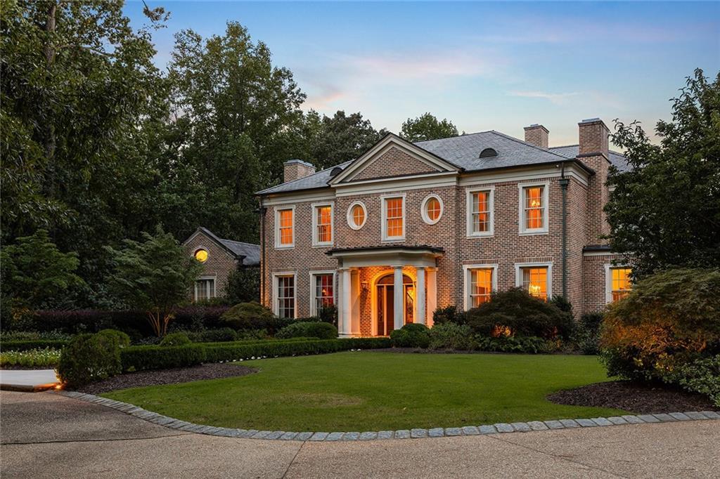 3560 Ridgewood Rd., Atlanta, GA 30327