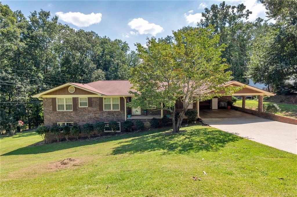 5059 Whispering Pines Dr., Gainesville, GA 30504