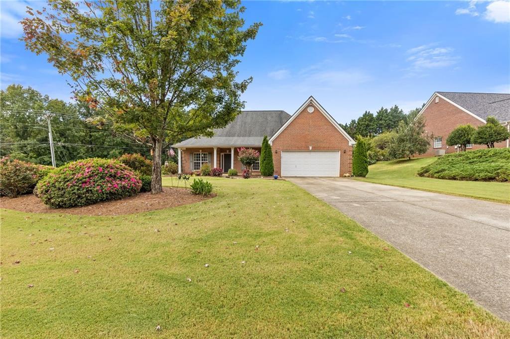 1352 Beringer Dr., Hoschton, GA 30548