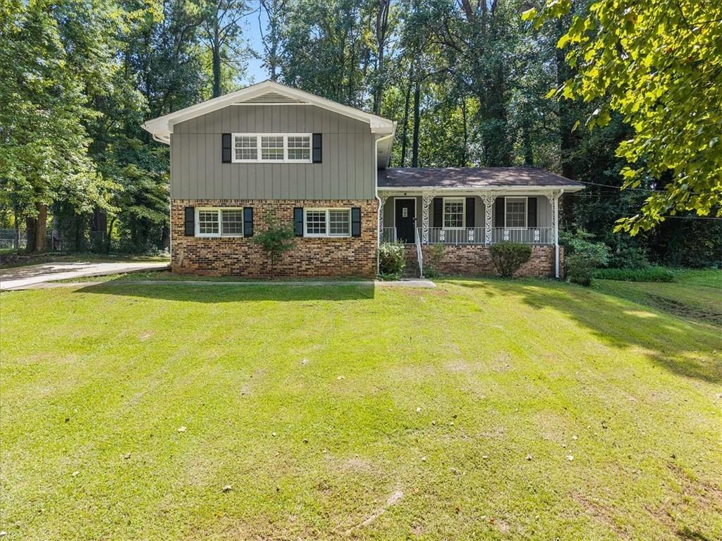 2669 Woodfen Dr., Ellenwood, GA 30294