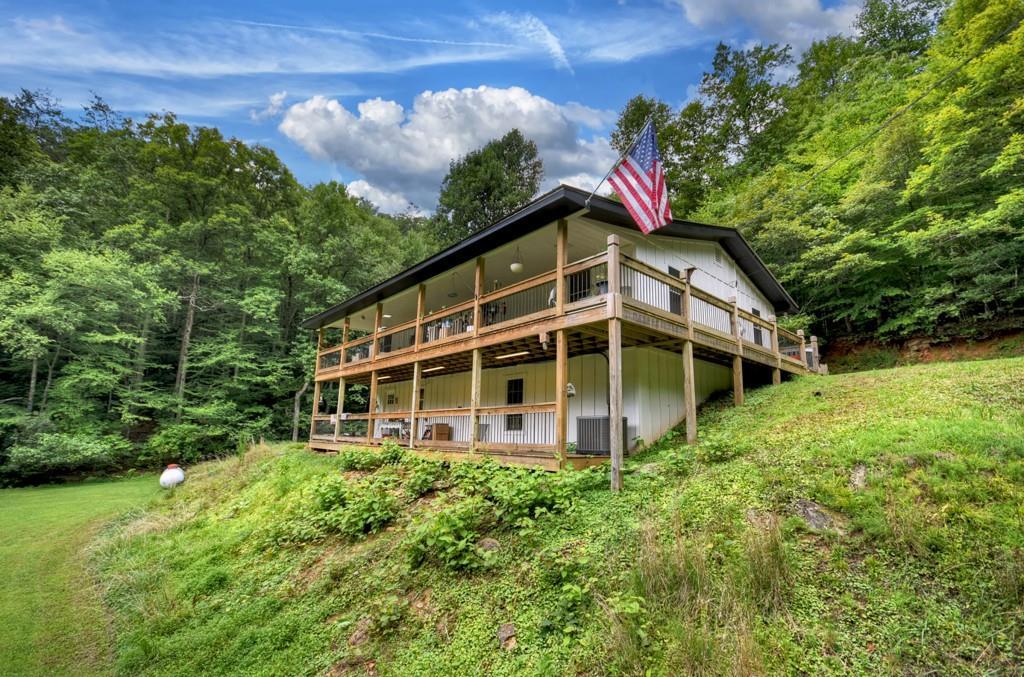 1146 Galloway Rd., Blue Ridge, GA 30513