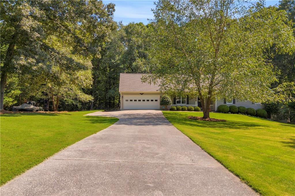 3432 Greystone Dr., Loganville, GA 30052