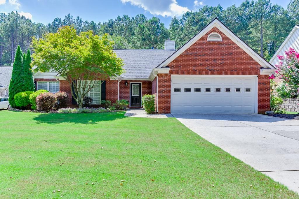 6149 Glen Oak Dr., Flowery Branch, GA 30542