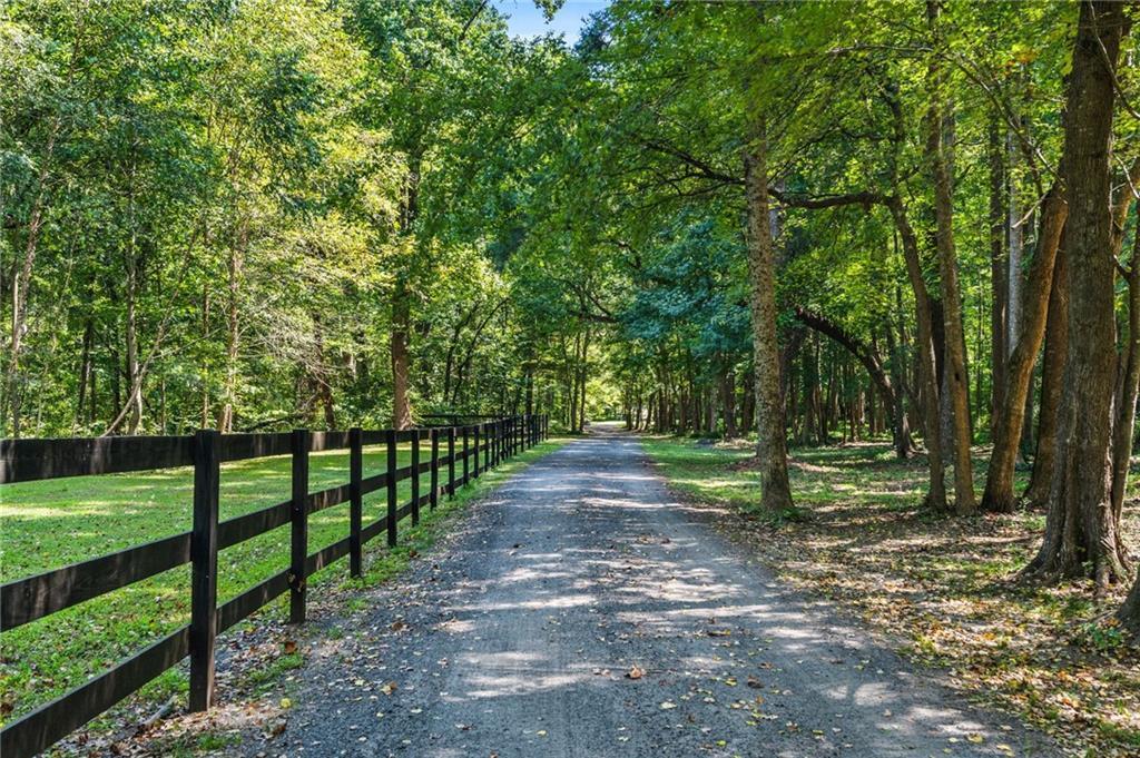 1816 Yorkshire Dr., Woodstock, GA 30189