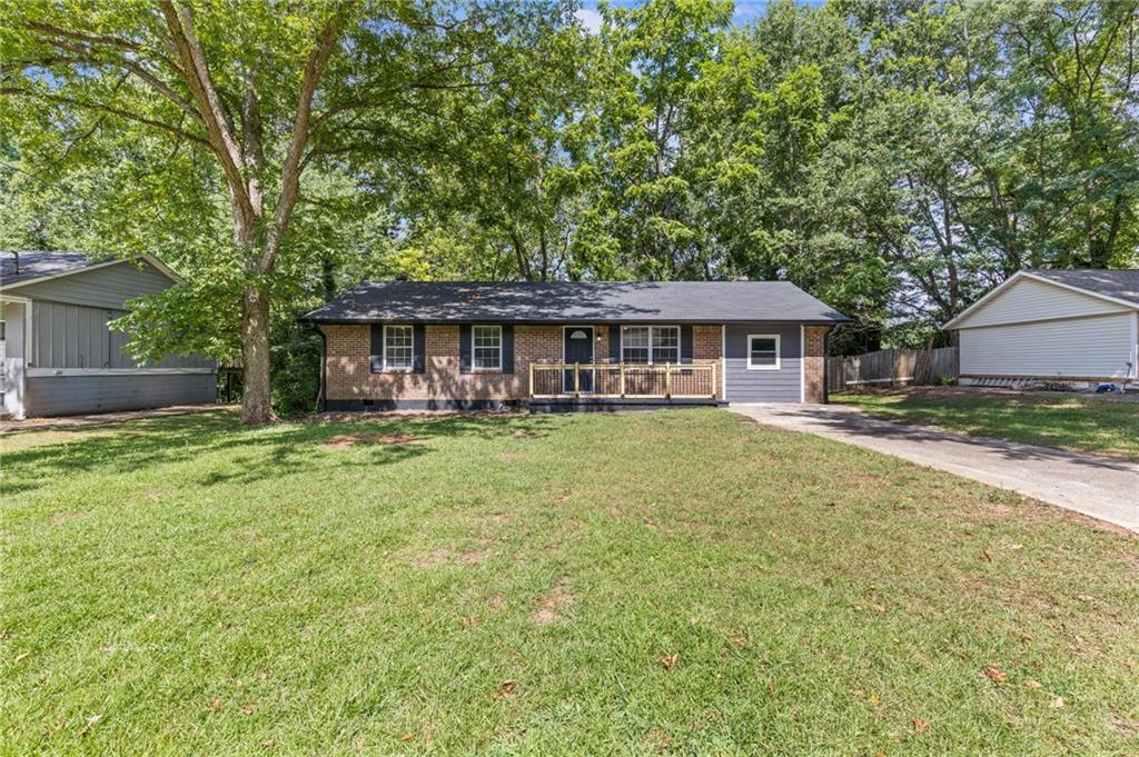 8221 Queens Dr., Jonesboro, GA 30238