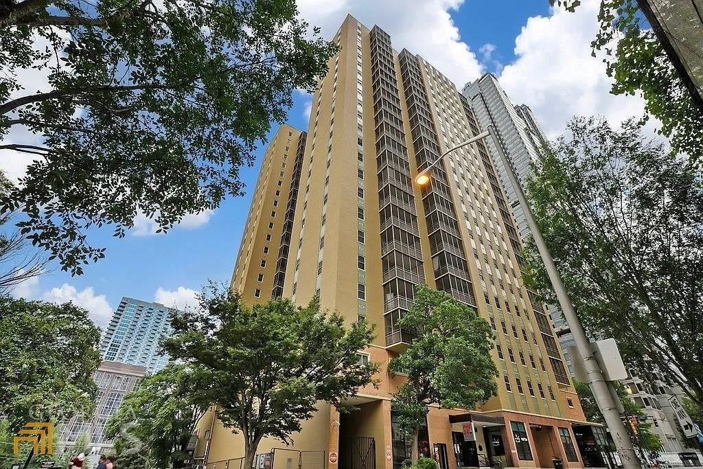 300 W Peachtree St. #4C, Atlanta, GA 30308