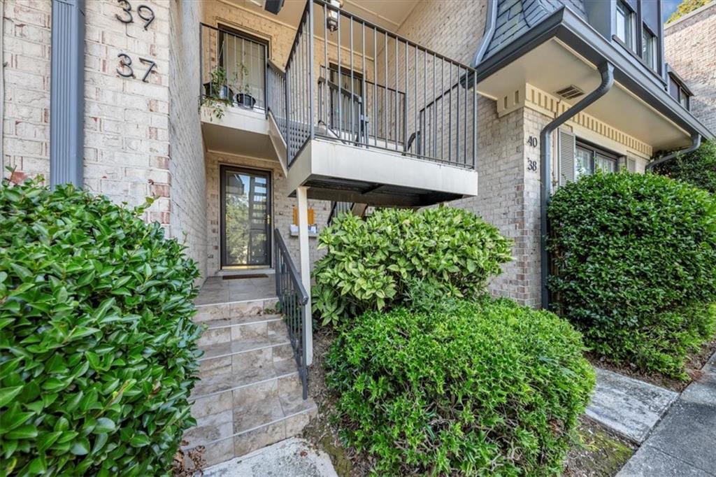 37 La Rue Pl., Atlanta, GA 30327