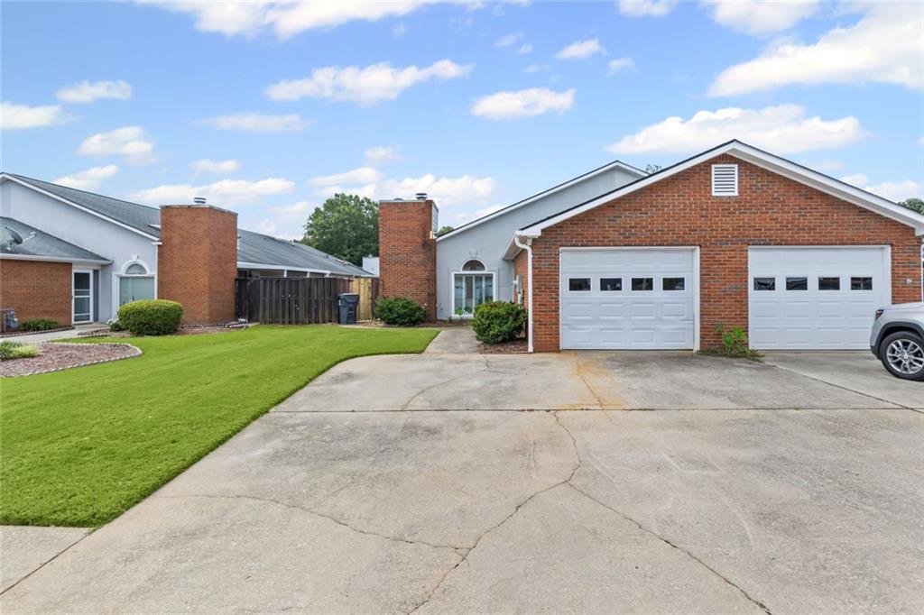 140 Courtyard Ln., Fayetteville, GA 30215