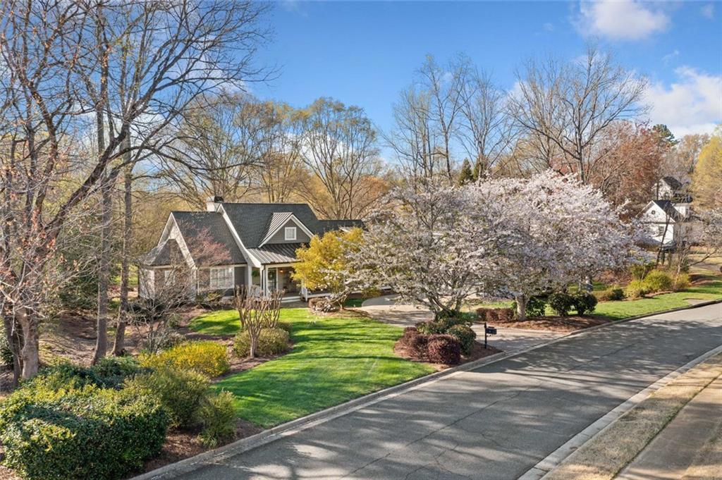 4054 Hickory Fairway Dr., Woodstock, GA 30188