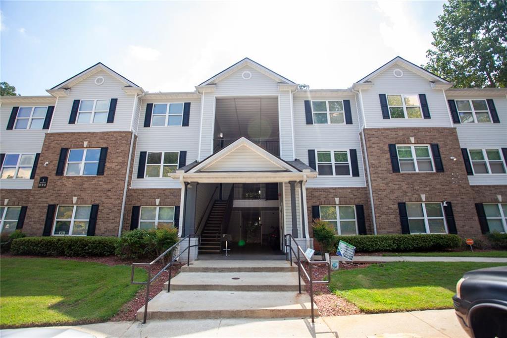 7302 Fairington Village Dr., Lithonia, GA 30038