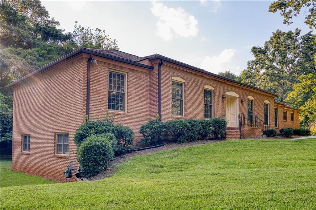 3088 Valleydale Dr., Atlanta, GA 30311